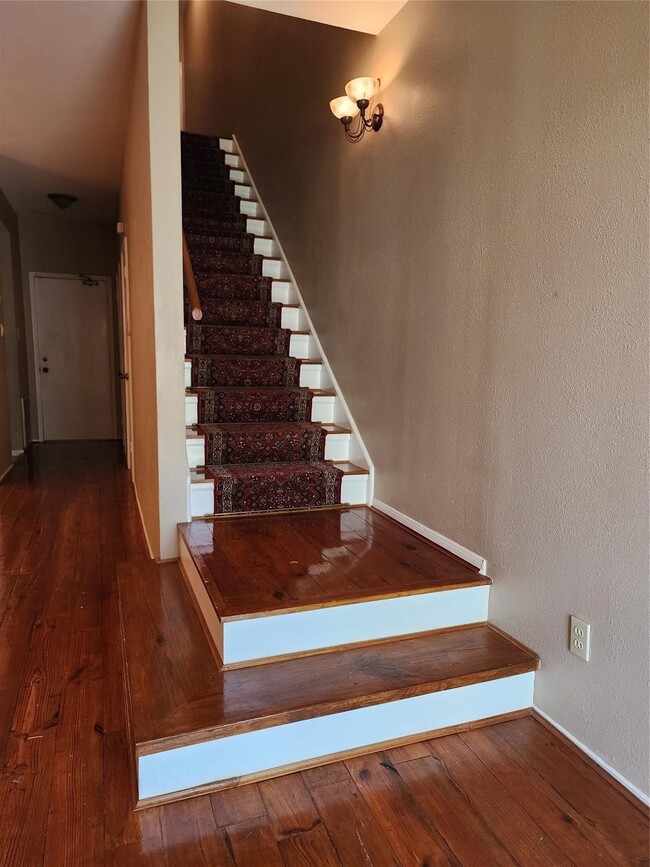 Building Photo - 7399 Regency Square Ct