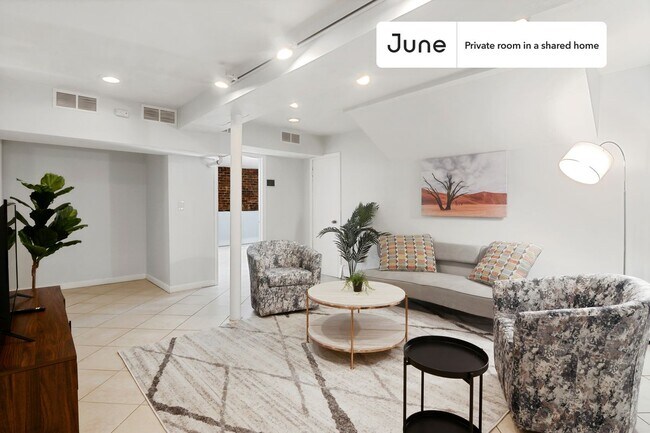 Foto del edificio - Room in Shared 6 bed/2 bath home