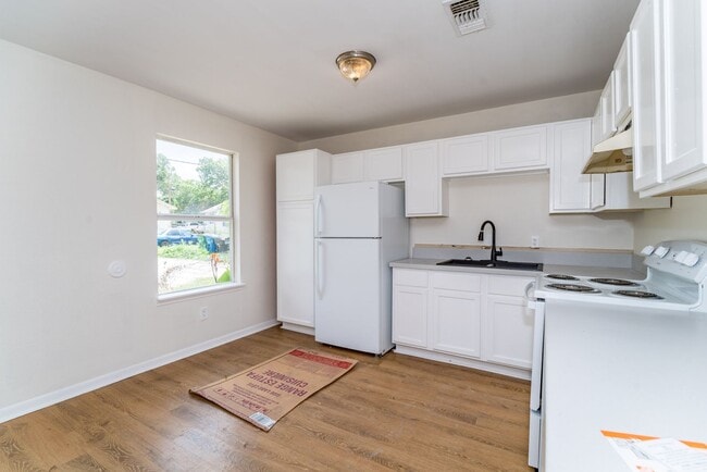 Photo - 3-Bedroom Duplex Townhome