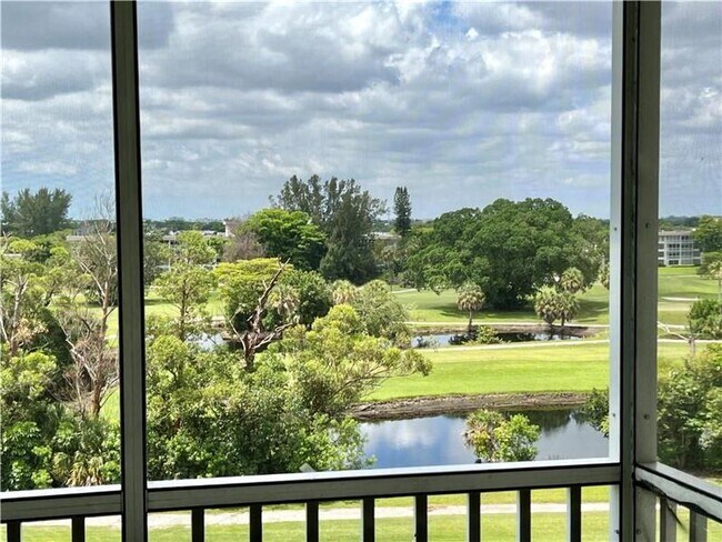 Building Photo - 3000 N Palm Aire Dr