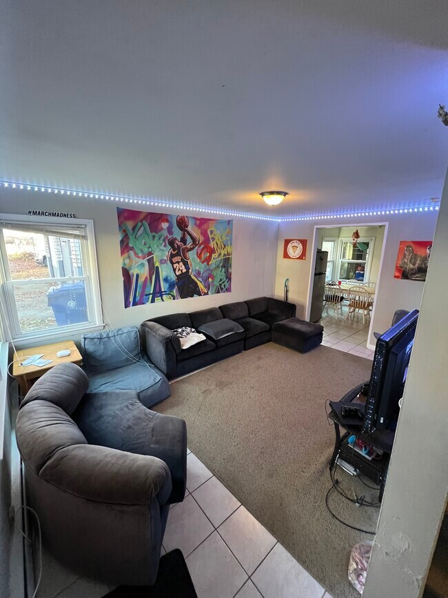 Foto del edificio - 75 Ridgewood Rd