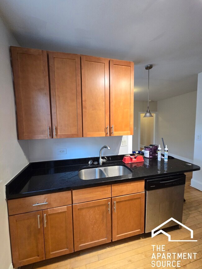 Building Photo - 912 Reba Pl