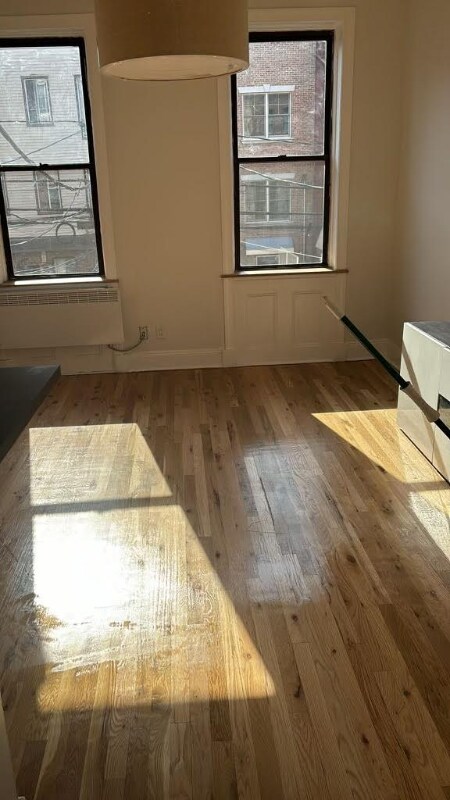 Foto del edificio - 323 Monroe St