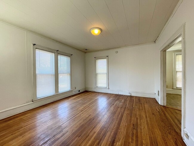 Building Photo - 120 W 10th Ave