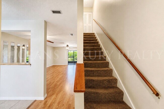 Foto del edificio - Bright & Spacious Dual Primary Bedroom Condo Near Everything!