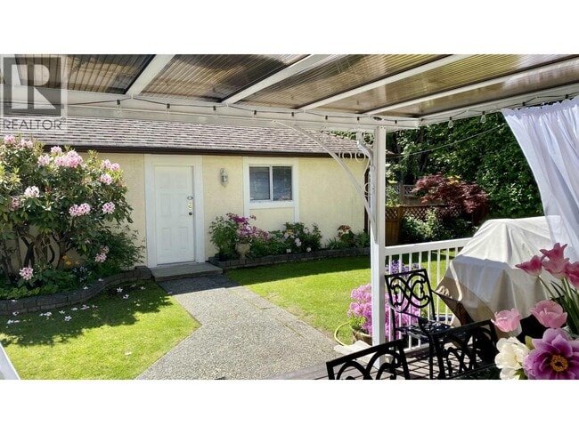 Building Photo - 520 W 26th Ave