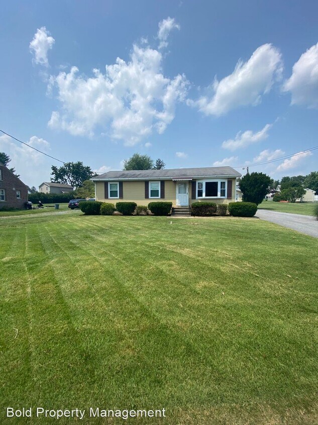 Primary Photo - 3 br, 1 bath House - 323 Memorial Blvd.