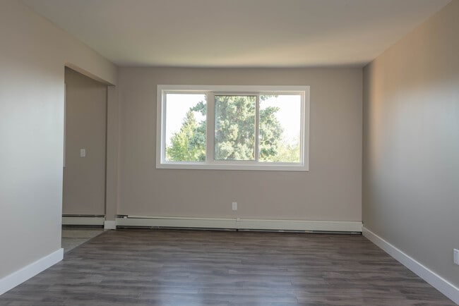 Building Photo - Twinpine