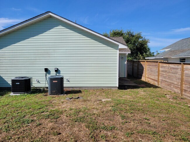Building Photo - Duplex