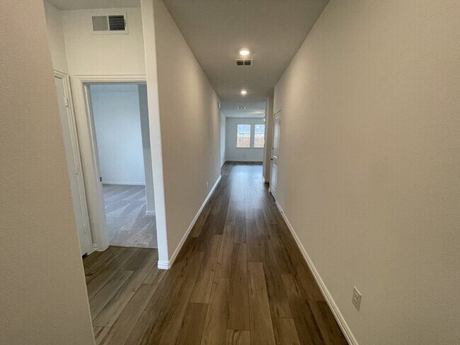 Photo - 1404 Van Gogh Dr House