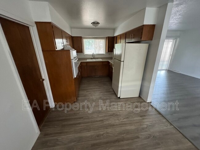 Building Photo - 10321 Santa Paula Ave NE