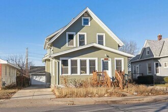 Building Photo - 3010 Grand St NE