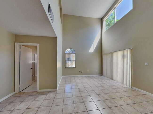 Foto del edificio - 19167 NW 13th Ct