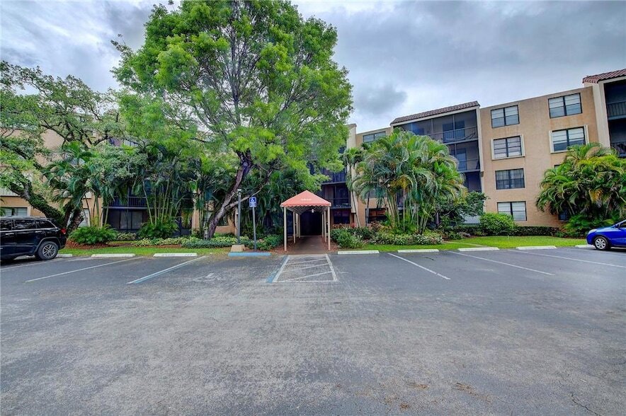 Foto principal - 3800 N Hills Dr