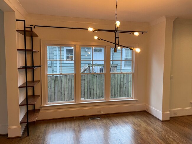 Foto del edificio - 2321 Barry St