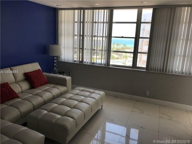 Building Photo - 1817 S Ocean Dr