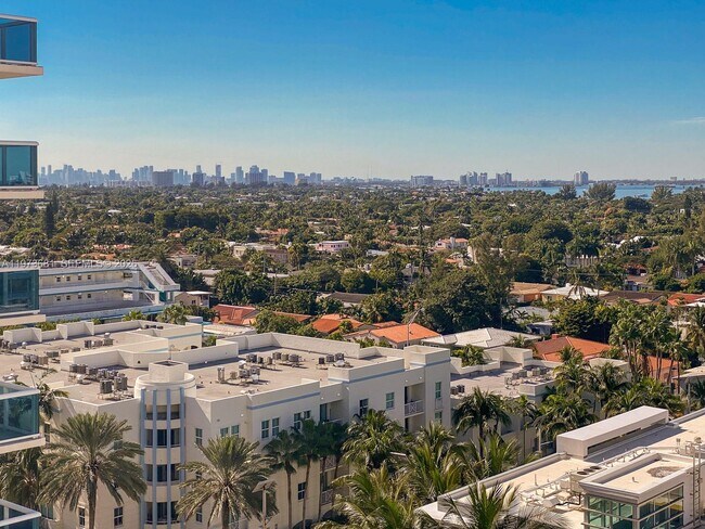 Foto del edificio - 9225 Collins Ave