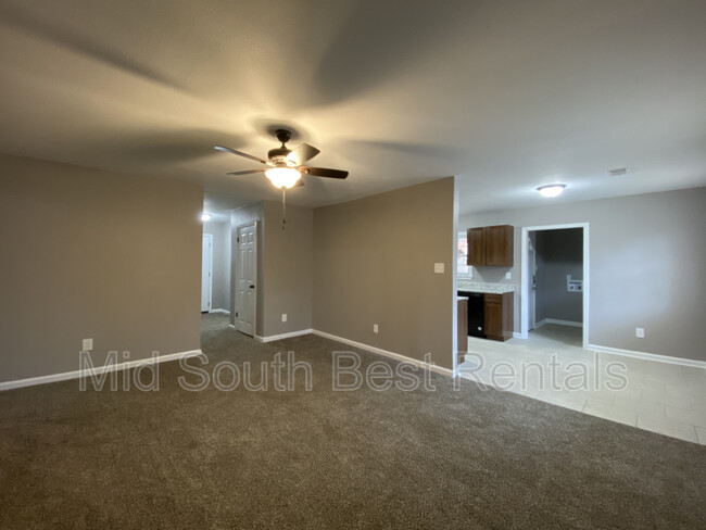 Building Photo - 4823 Summerlane Ave