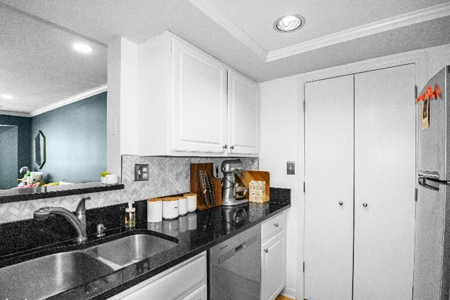 Building Photo - 3074 Chastain Park Ct NE