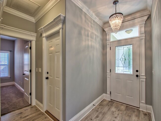 Photo - 114 Carousel Cir House