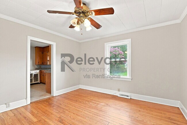 Foto del edificio - 1425 Dinwiddie Ave