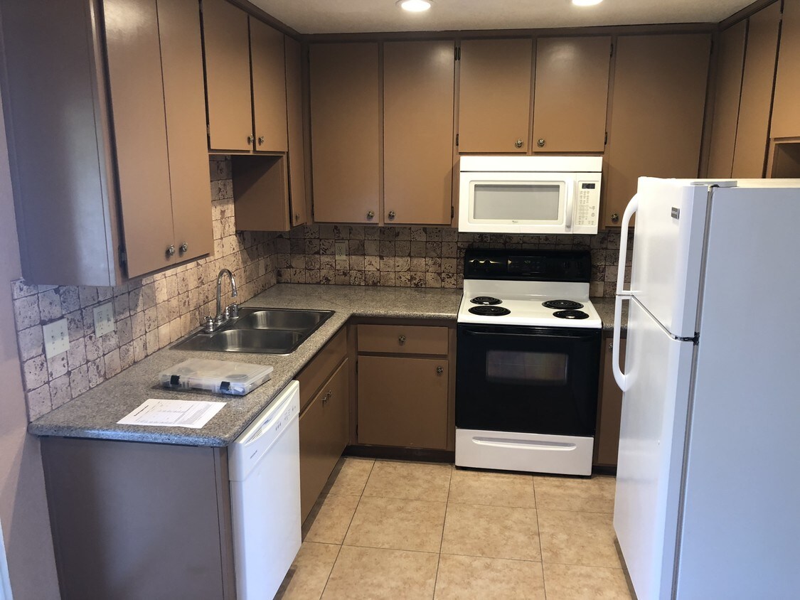 Foto principal - 5030 Walnut Ave