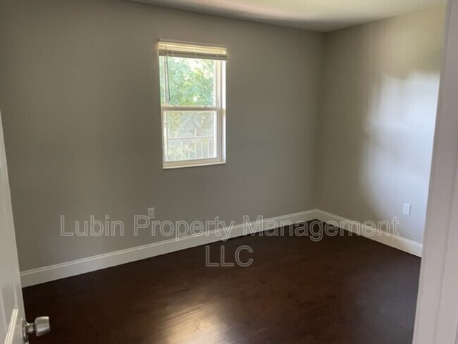 Foto del edificio - 1043 College St