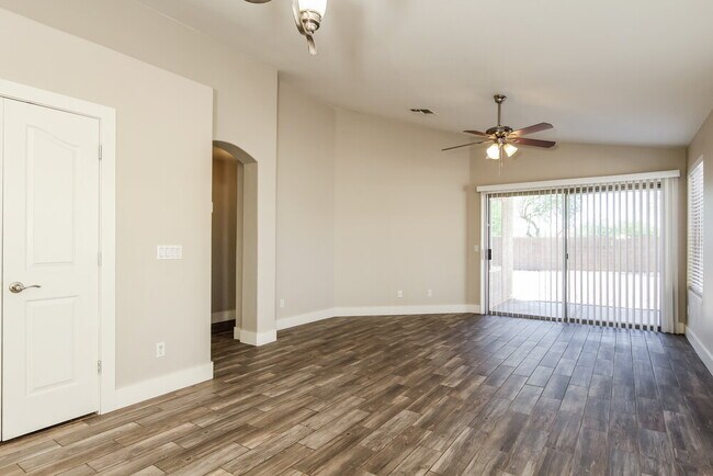 Foto del edificio - 25832 N 66th Dr