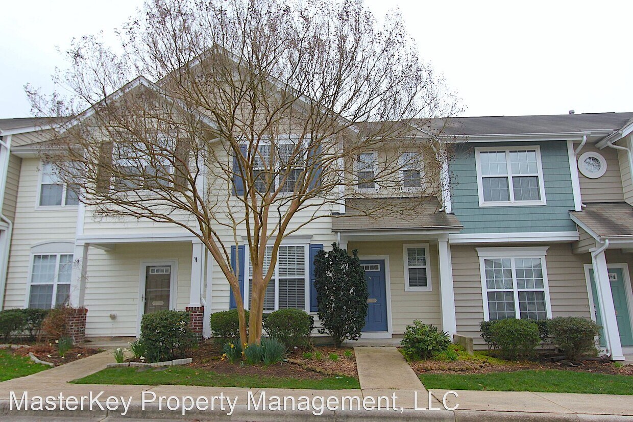 Primary Photo - 3 br, 2.5 bath House - 413 Hamlet Park Dr