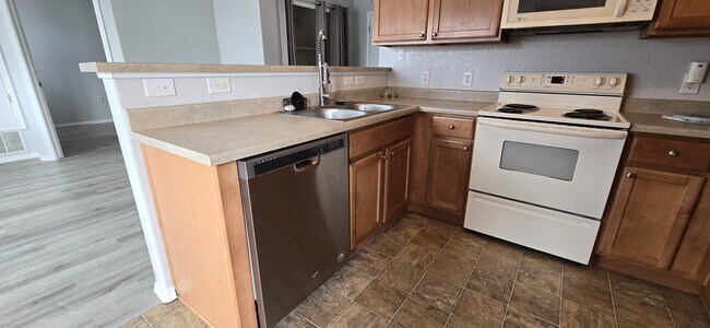 Foto del edificio - 16306 E Fremont Ave