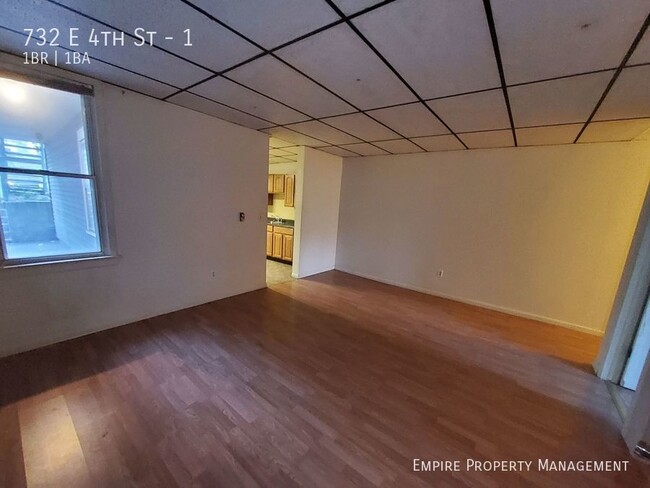 Building Photo - 1st Floor: 1 Bedroom/1 Bathroom Apartment ...