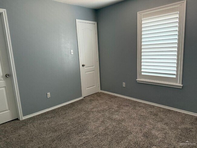 Foto del edificio - 6 S 48th Ln