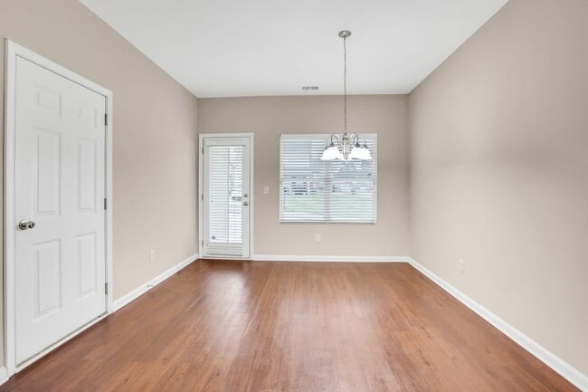 Building Photo - 709 Armitage Way