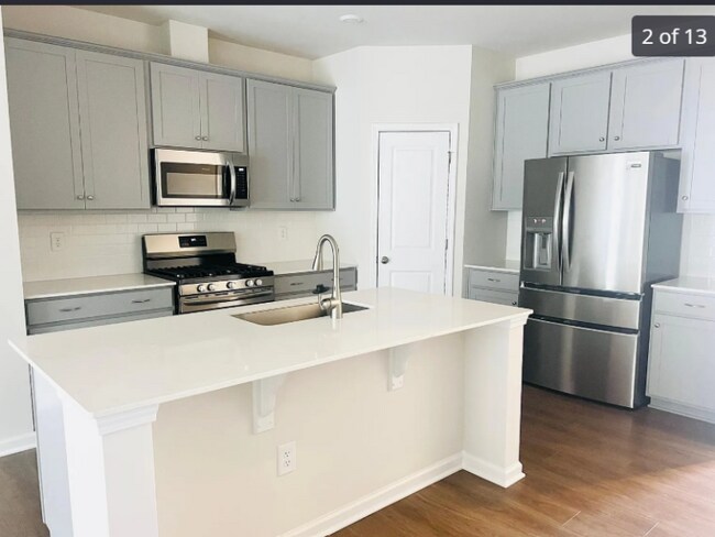 Foto del edificio - 15620 Country House St