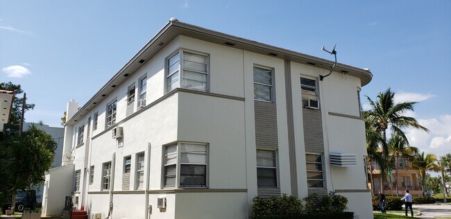 Foto del edificio - 7124 Bay Dr