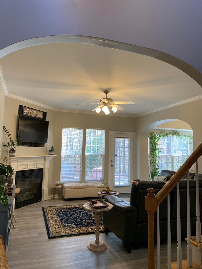 Building Photo - 1407 Crimson Creek Dr