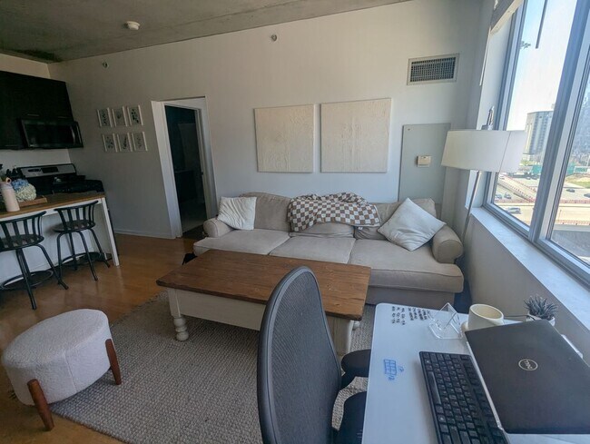 Foto del edificio - 659 W Randolph St