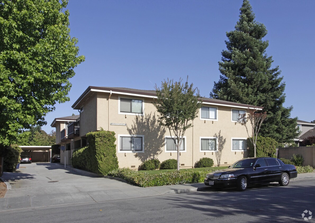 Primary Photo - 925 Azure St