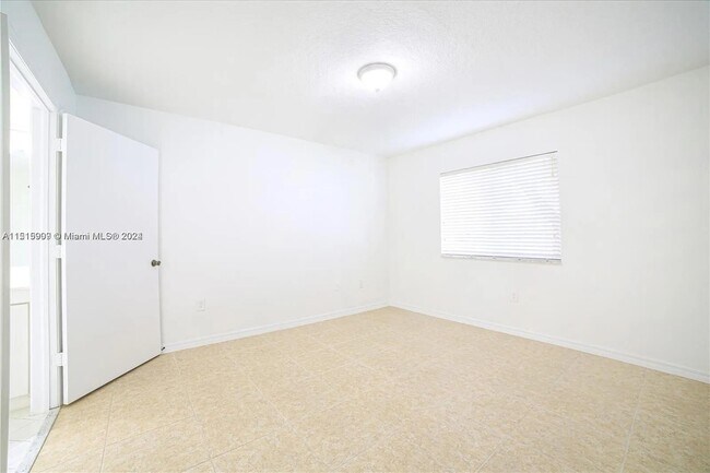 Foto del edificio - 2930 SE 13th Ave