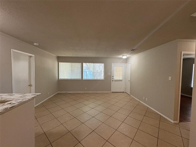 Building Photo - 704 Osage Dr