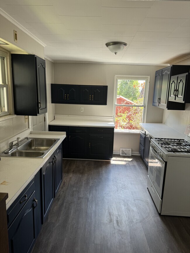 Building Photo - 520 Farnsworth Ave