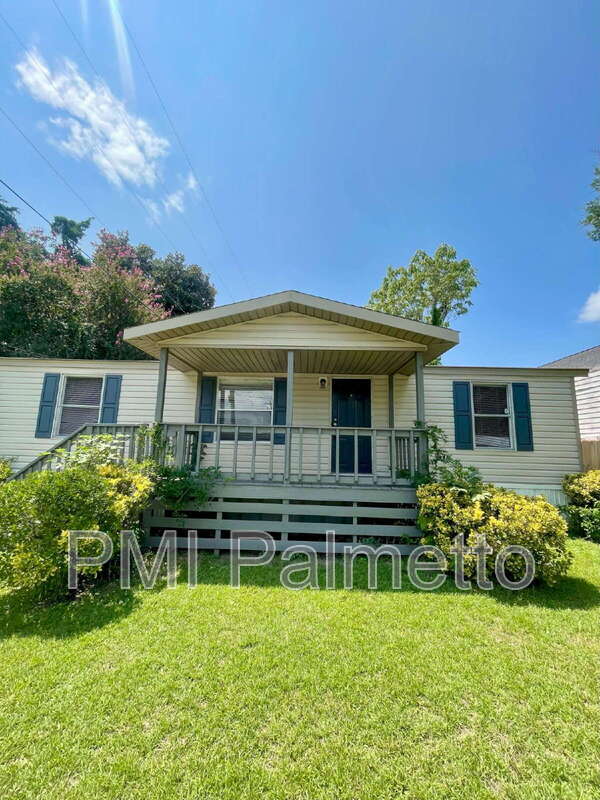 Primary Photo - 106 S Witt St