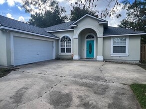 Building Photo - 400 Hallowes Dr