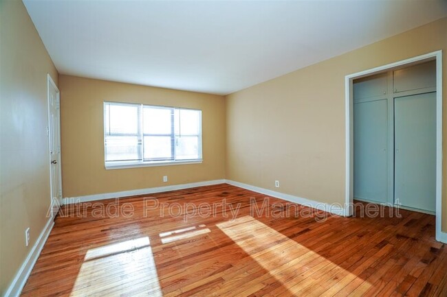 Foto del edificio - 1437 Nightingale Rd