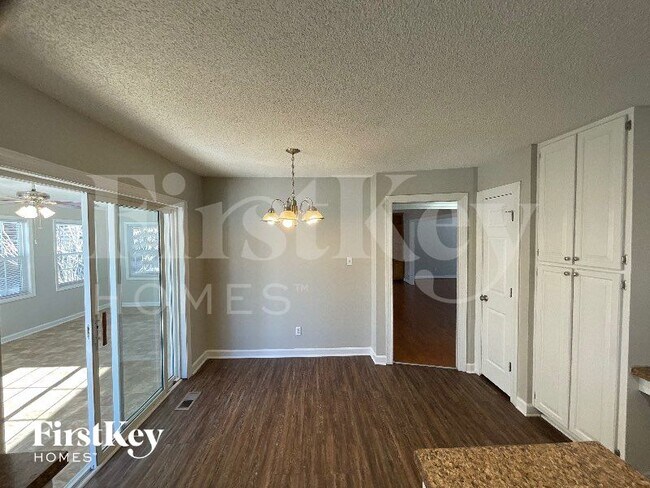 Foto del edificio - 3801 Blairwood St