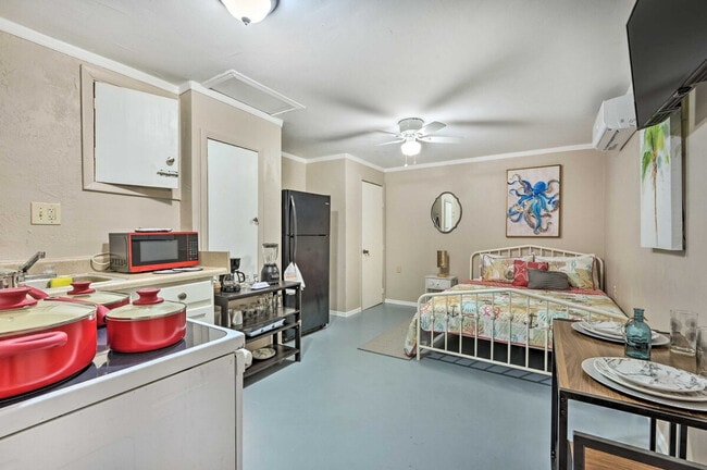 Building Photo - 7736 Sue Ellen Dr