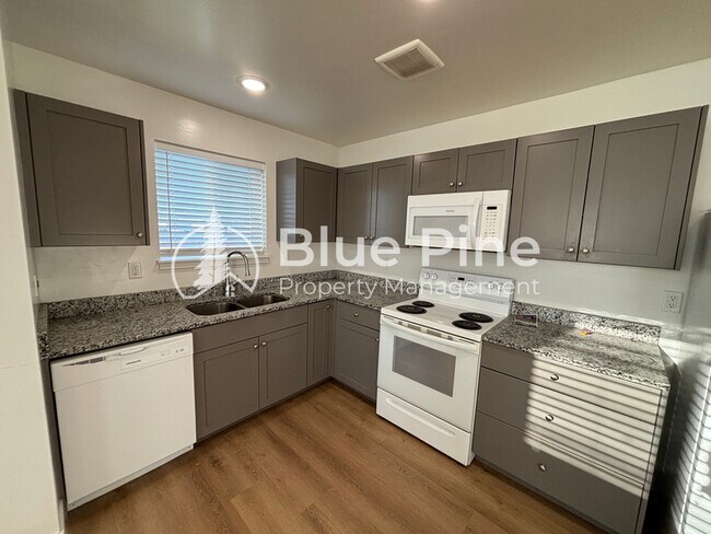 Foto del edificio - 5941 N Freedom Rd