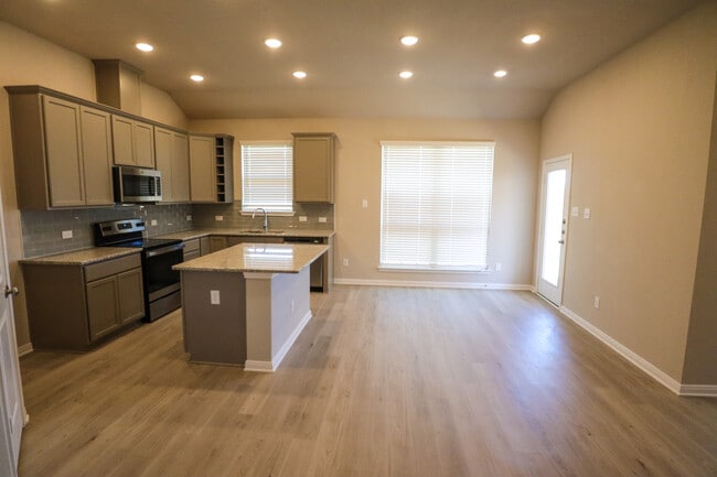 Building Photo - Ellis Place at Park Meadows