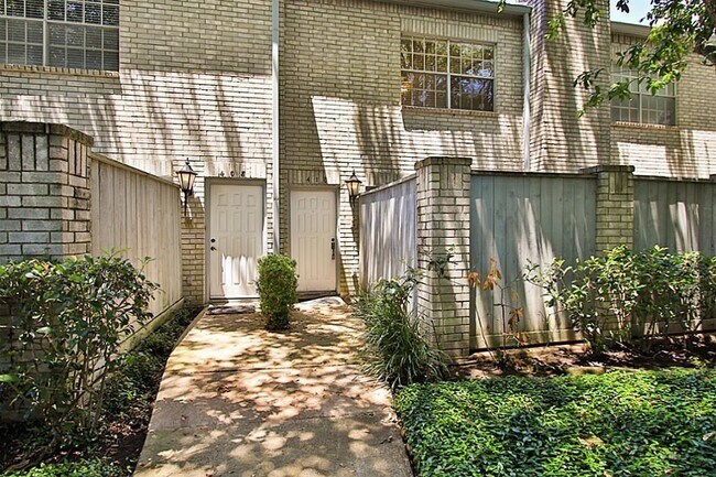 Building Photo - 410 Wilcrest Dr