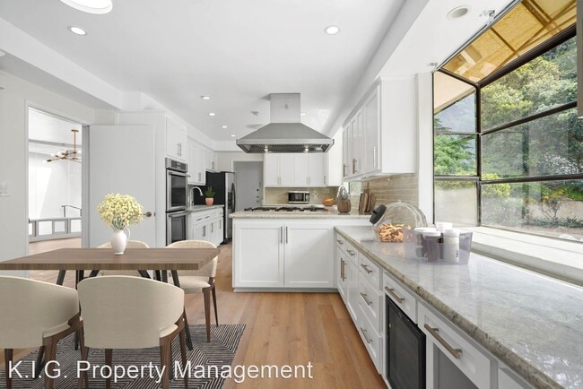 Building Photo - 4 br, 4 bath House - 1250 N Norman Place